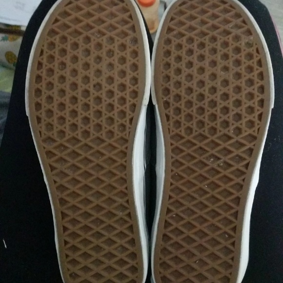 Sold Gray vans - Picture 3 of 4